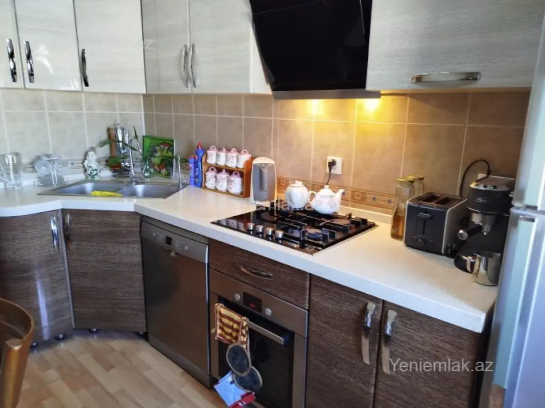 Satılır 4 otaqlı köhnə tikili 90 m²
