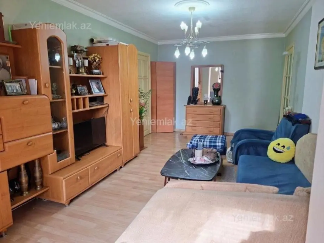 Satılır 3 otaqlı köhnə tikili 75 m²