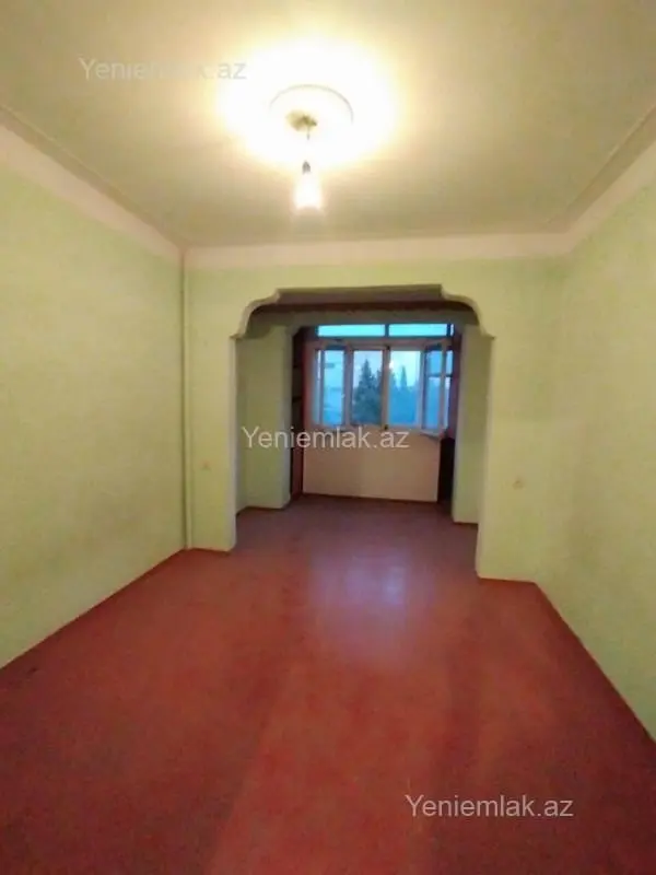 Satılır 4 otaqlı köhnə tikili 110 m²