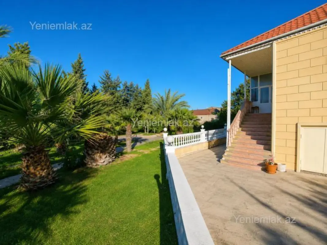 Satılır 7 otaqlı həyət evi 500 m²
