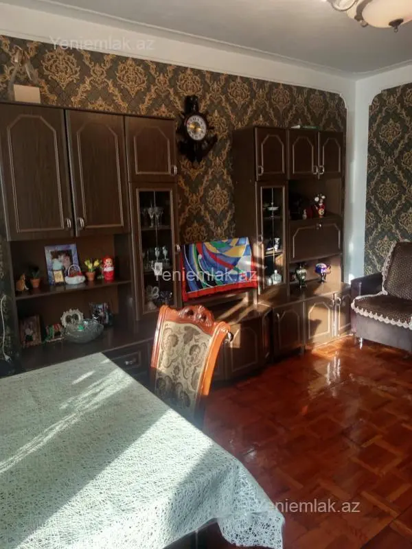 Satılır 3 otaqlı köhnə tikili 74 m²