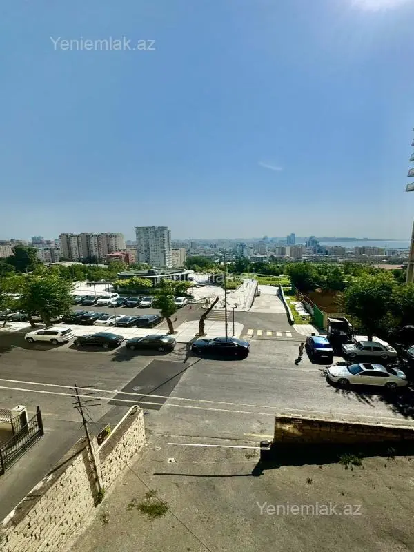 Satılır 3 otaqlı köhnə tikili 80 m²