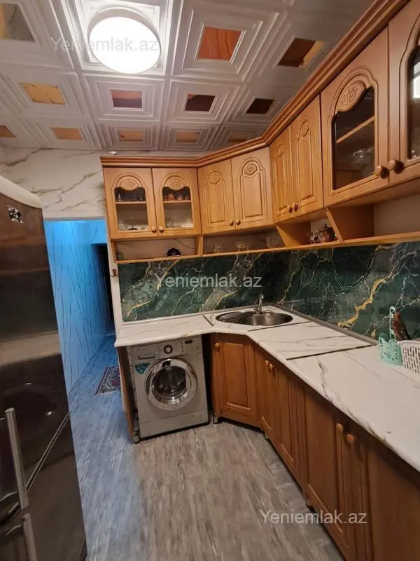 Satılır 4 otaqlı köhnə tikili 77 m²