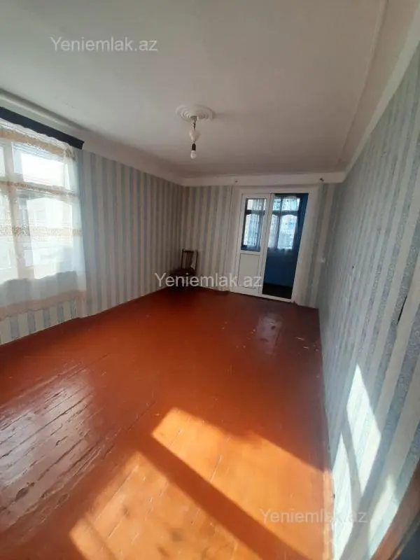 Satılır 1 otaqlı köhnə tikili 32 m²