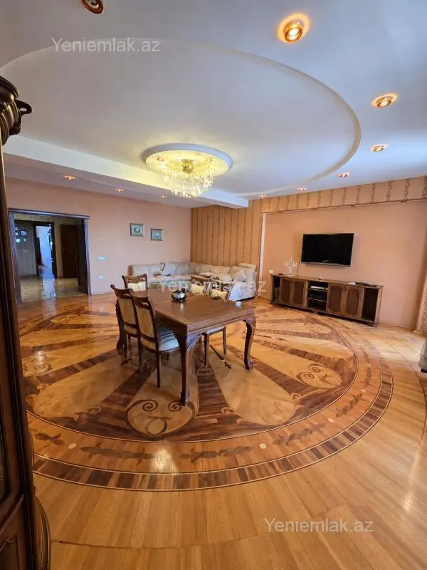 Satılır 3 otaqlı yeni tikili 165 m²