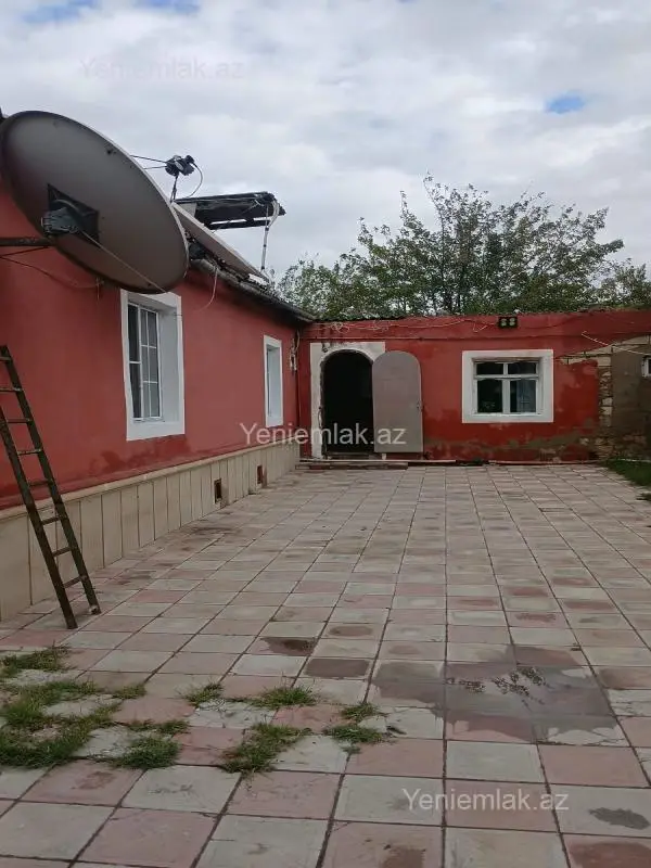 Satılır 4 otaqlı həyət evi 100 m²