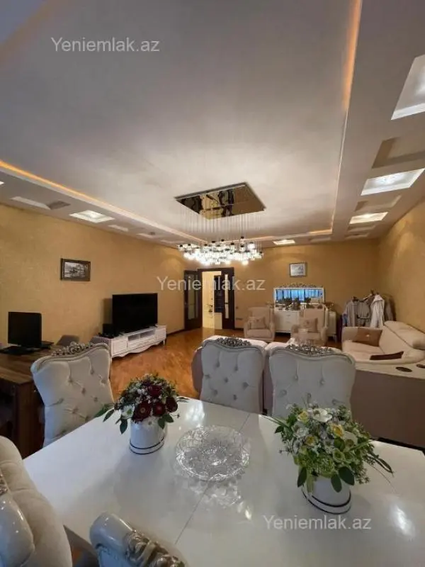 Satılır 4 otaqlı yeni tikili 202 m²