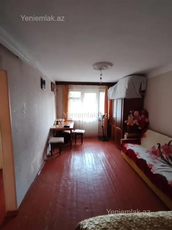 Satılır 1 otaqlı köhnə tikili 32 m²