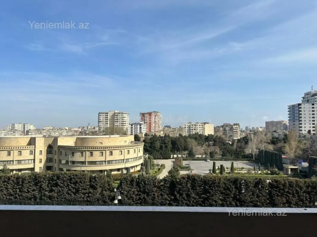 Satılır 4 otaqlı yeni tikili 180 m²