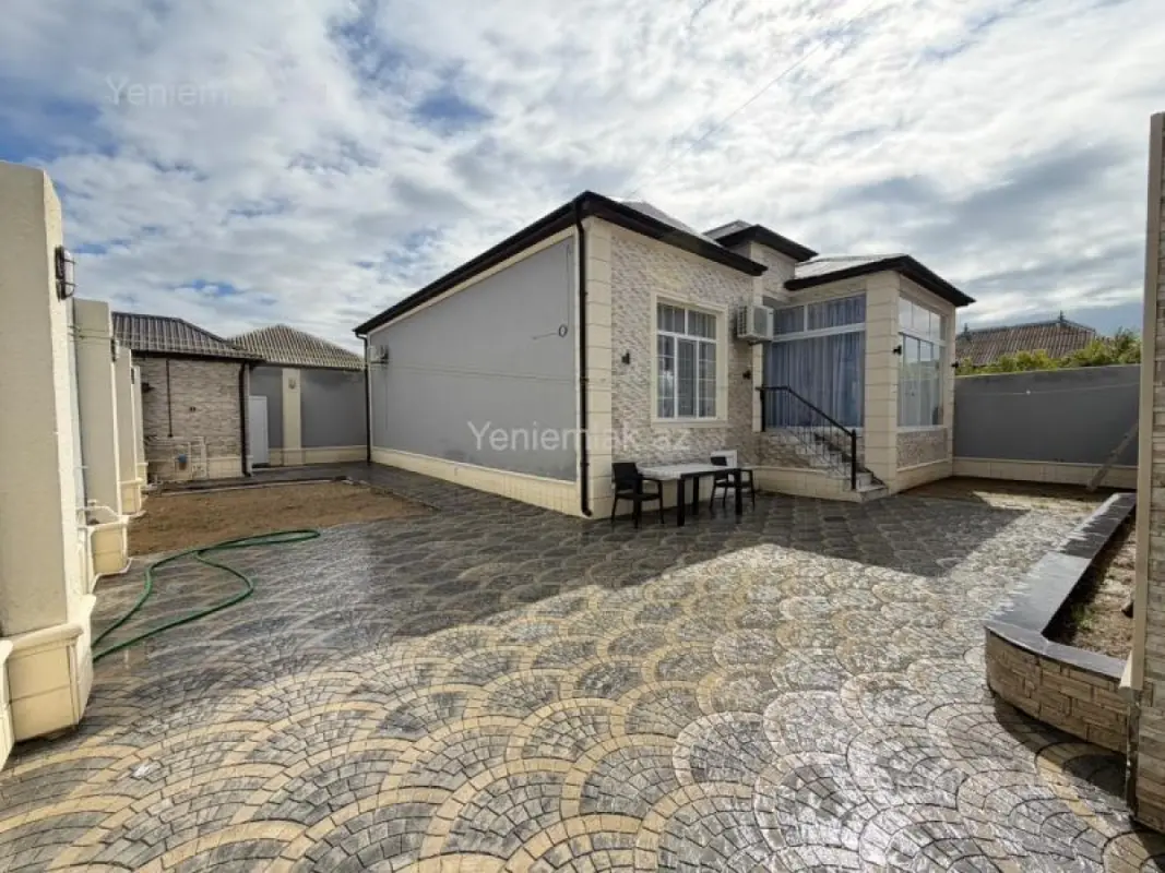 Satılır 4 otaqlı həyət evi 140 m²