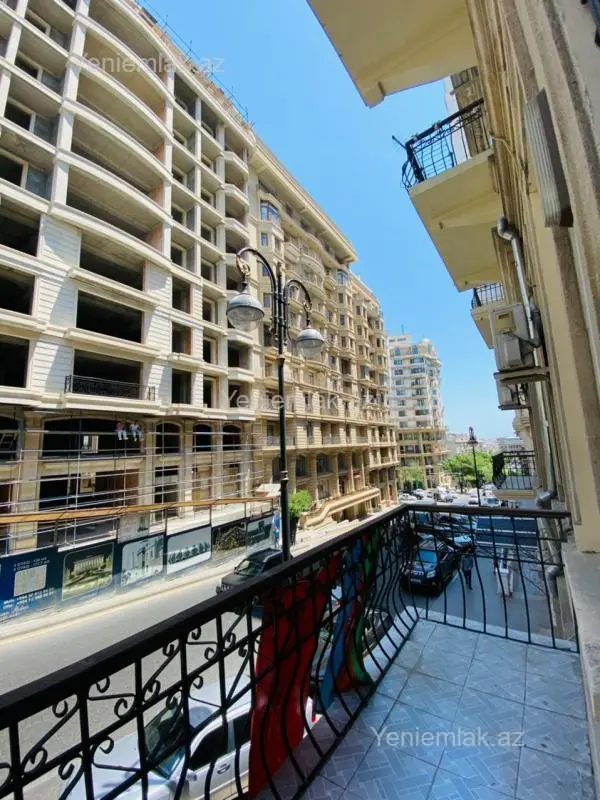 Satılır 5 otaqlı köhnə tikili 165 m²