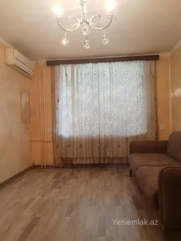 Satılır 1 otaqlı köhnə tikili 35 m²