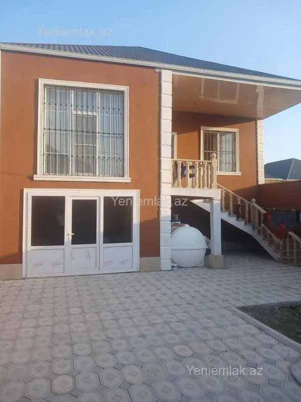 Satılır 4 otaqlı həyət evi 100 m²