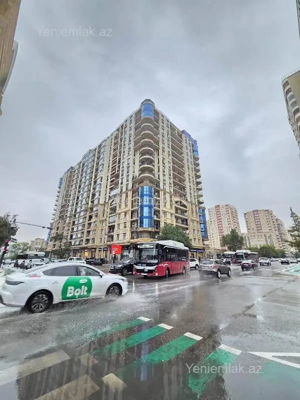 Satılır 3 otaqlı yeni tikili 175 m²