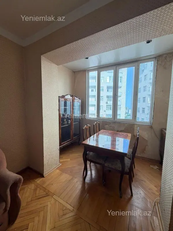 Satılır 2 otaqlı köhnə tikili 65 m²