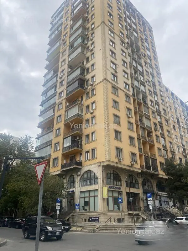 Satılır 3 otaqlı yeni tikili 130 m²
