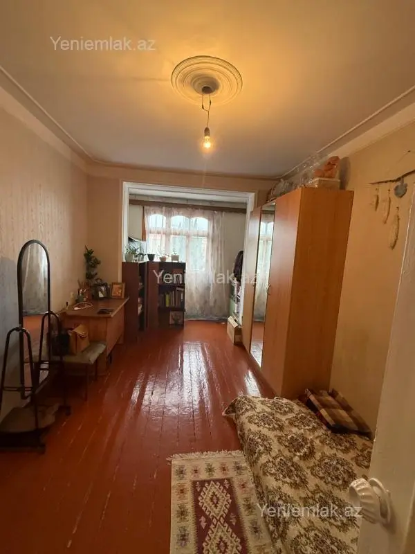 Satılır 4 otaqlı köhnə tikili 100 m²