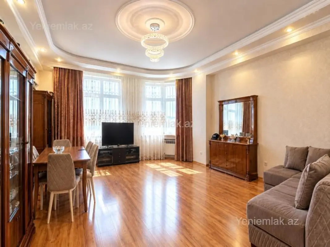 Satılır 3 otaqlı yeni tikili 130 m²