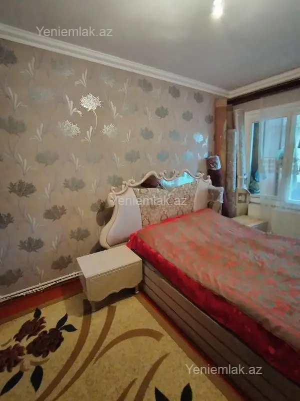 Satılır 4 otaqlı köhnə tikili 90 m²