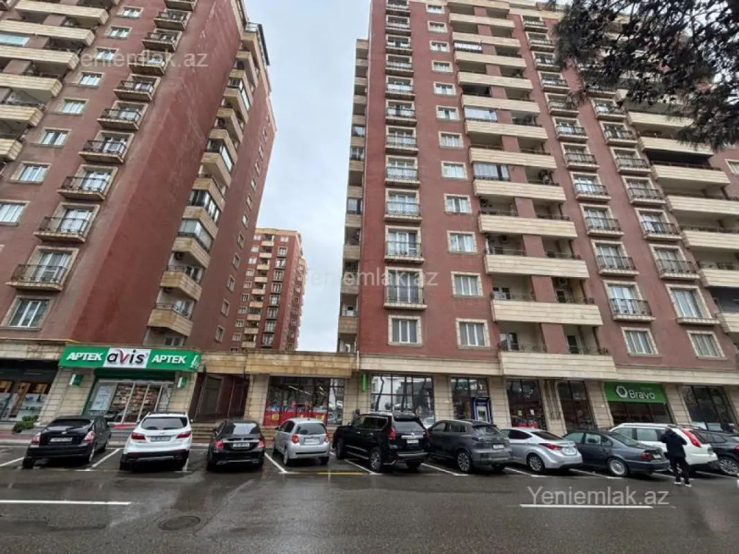 Satılır 3 otaqlı yeni tikili 130 m²