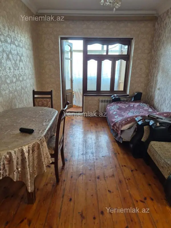 Satılır 3 otaqlı köhnə tikili 70 m²