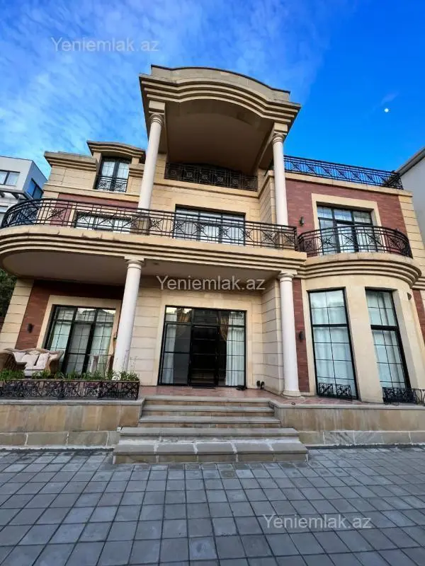Satılır 5 otaqlı həyət evi 550 m²