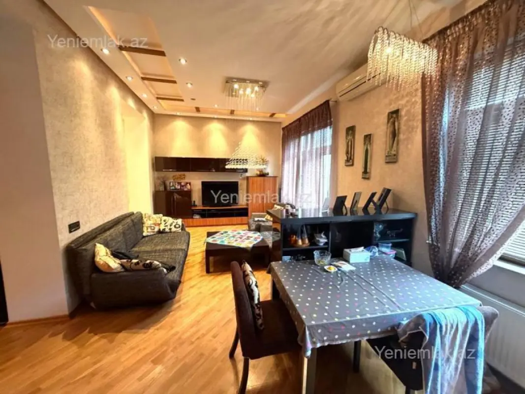 Satılır 6 otaqlı köhnə tikili 150 m²
