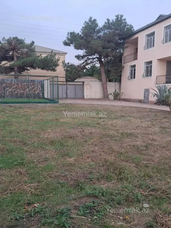 Satılır 7 otaqlı həyət evi 380 m²