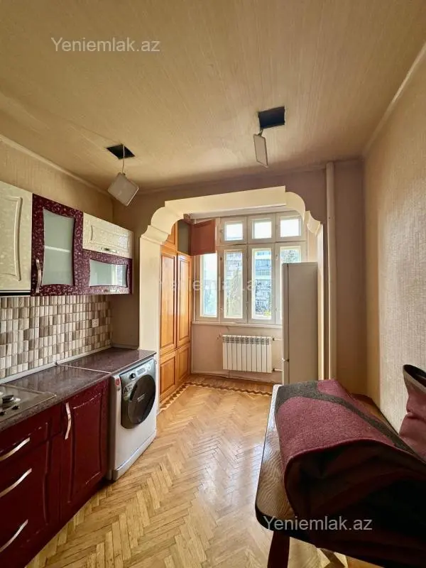 Satılır 3 otaqlı köhnə tikili 85 m²