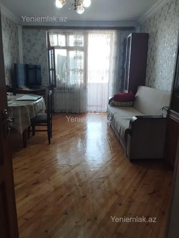 Satılır 3 otaqlı köhnə tikili 70 m²