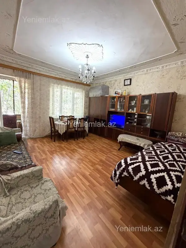 Satılır 2 otaqlı köhnə tikili 60 m²
