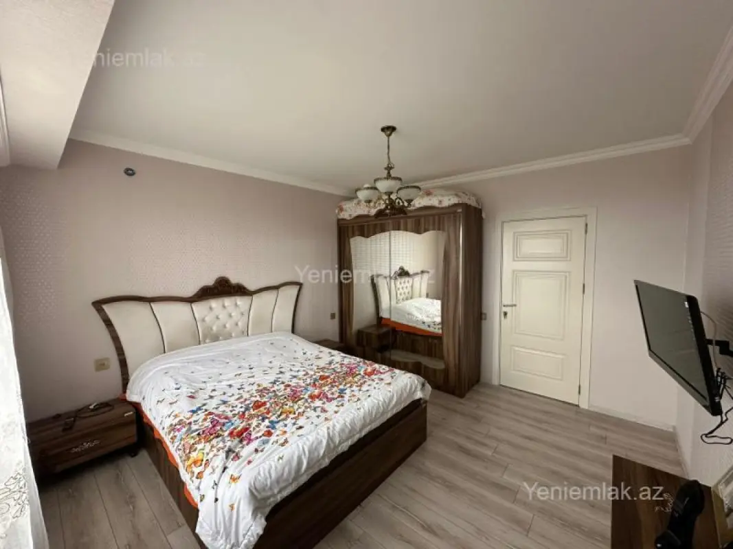 Satılır 4 otaqlı köhnə tikili 110 m²