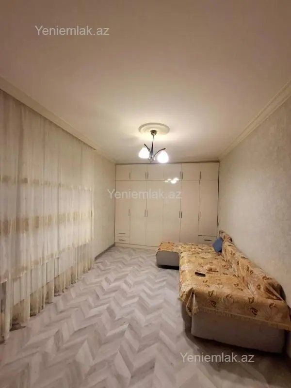 Satılır 1 otaqlı köhnə tikili 38 m²