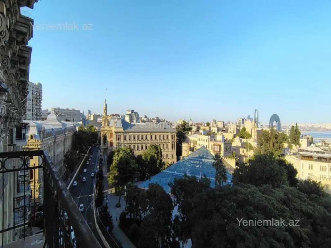 Satılır 6 otaqlı obyekt 290 m²