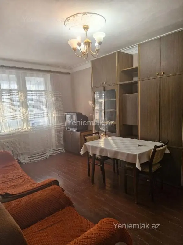 Satılır 2 otaqlı köhnə tikili 60 m²