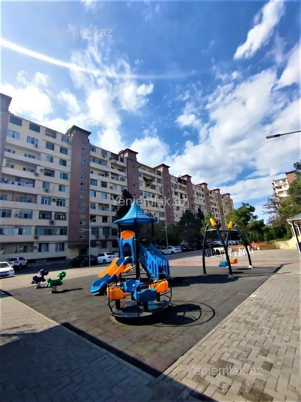 Satılır 4 otaqlı köhnə tikili 100 m²
