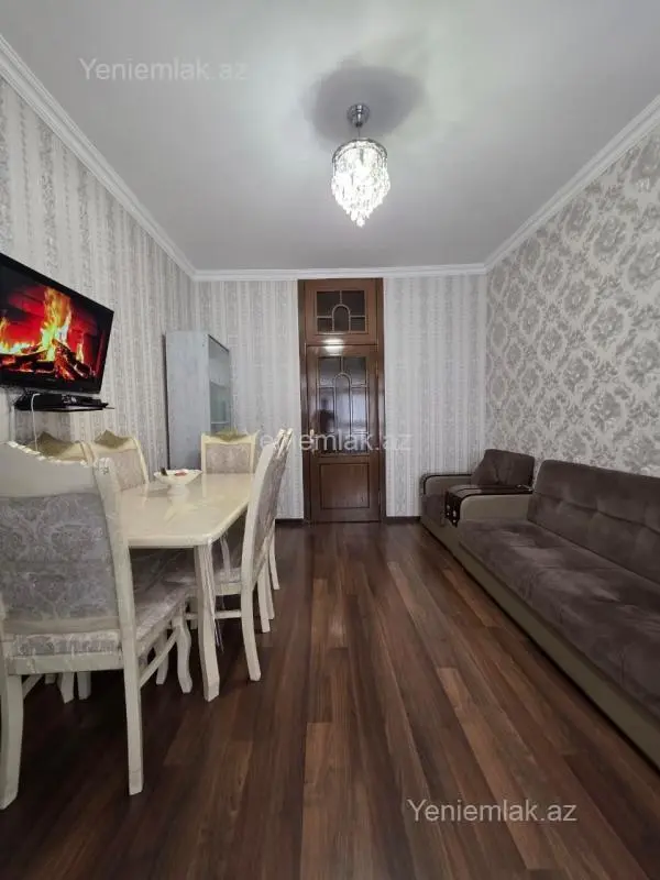 Satılır 4 otaqlı köhnə tikili 111 m²