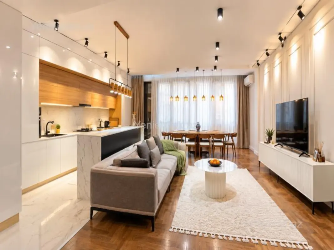Satılır 3 otaqlı yeni tikili 125 m²