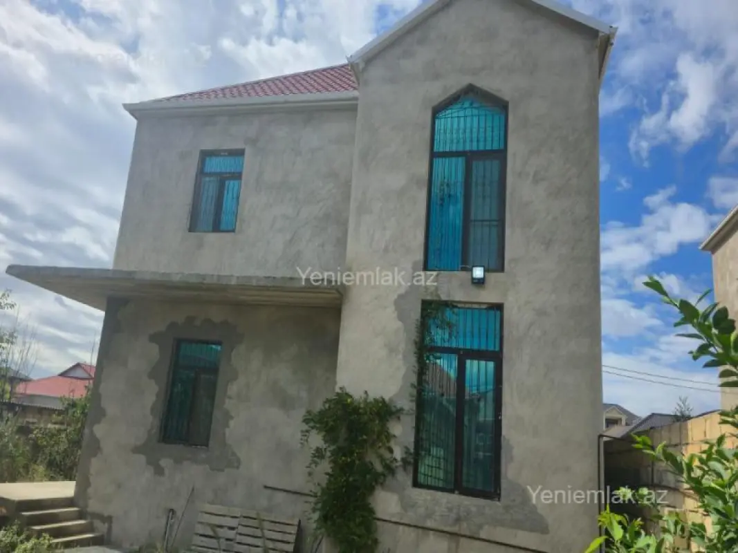 Satılır 5 otaqlı həyət evi 185 m²