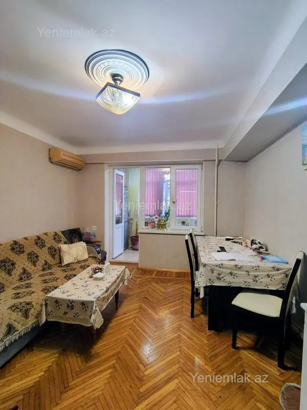 Satılır 2 otaqlı köhnə tikili 45 m²