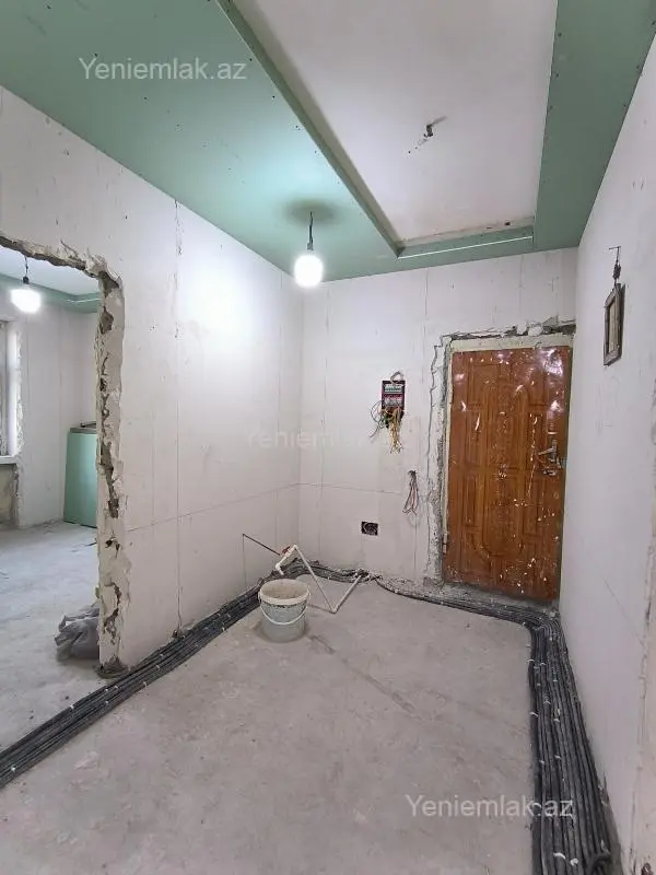 Satılır 5 otaqlı köhnə tikili 120 m²
