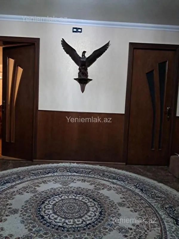 Satılır 7 otaqlı həyət evi 450 m²