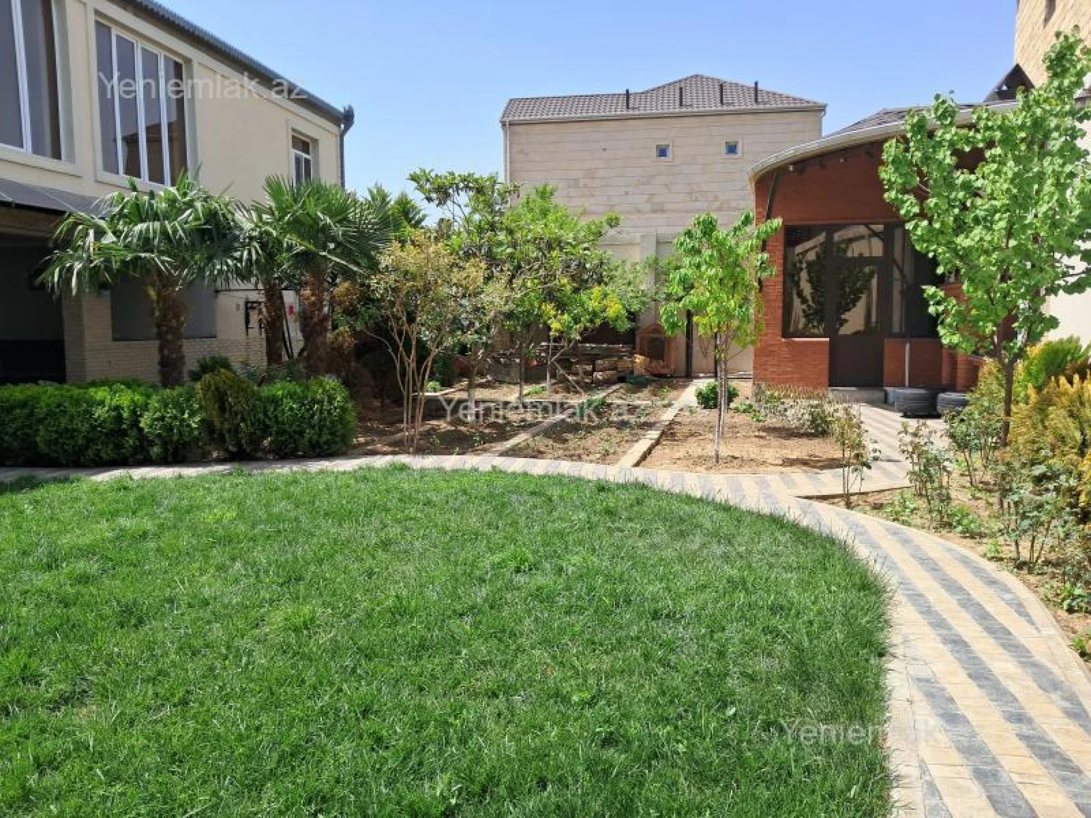 Satılır 7 otaqlı həyət evi 450 m²