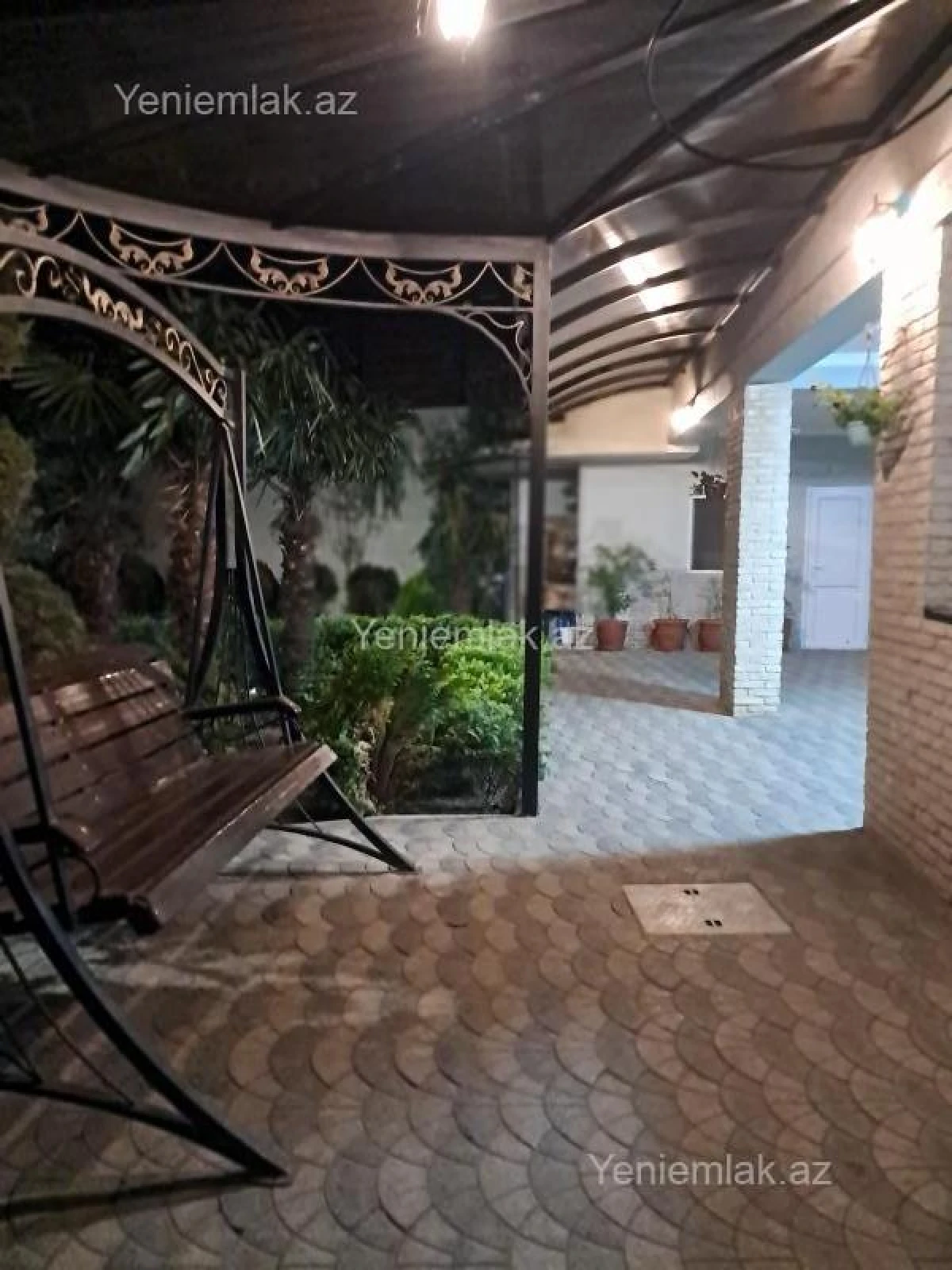 Satılır 7 otaqlı həyət evi 450 m²