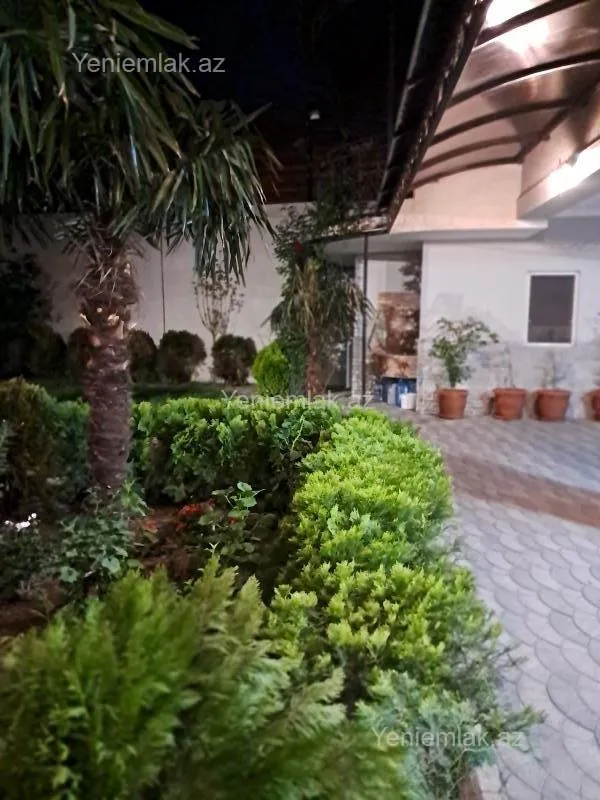 Satılır 7 otaqlı həyət evi 450 m²