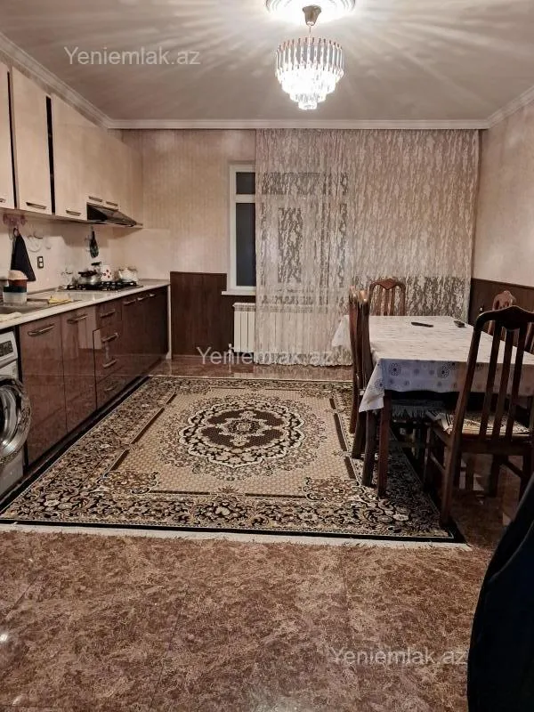 Satılır 7 otaqlı həyət evi 450 m²