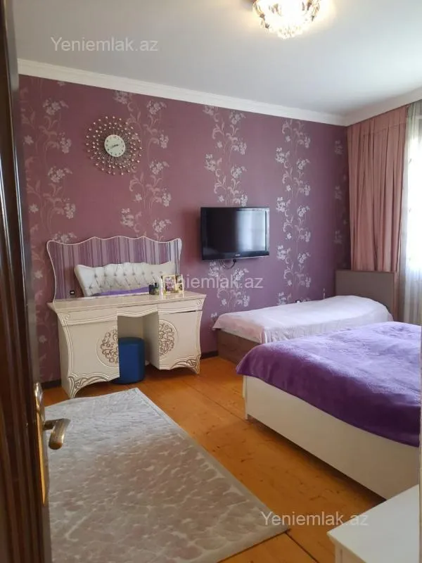 Satılır 7 otaqlı həyət evi 450 m²