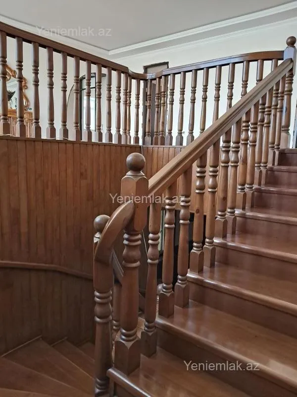 Satılır 7 otaqlı həyət evi 450 m²