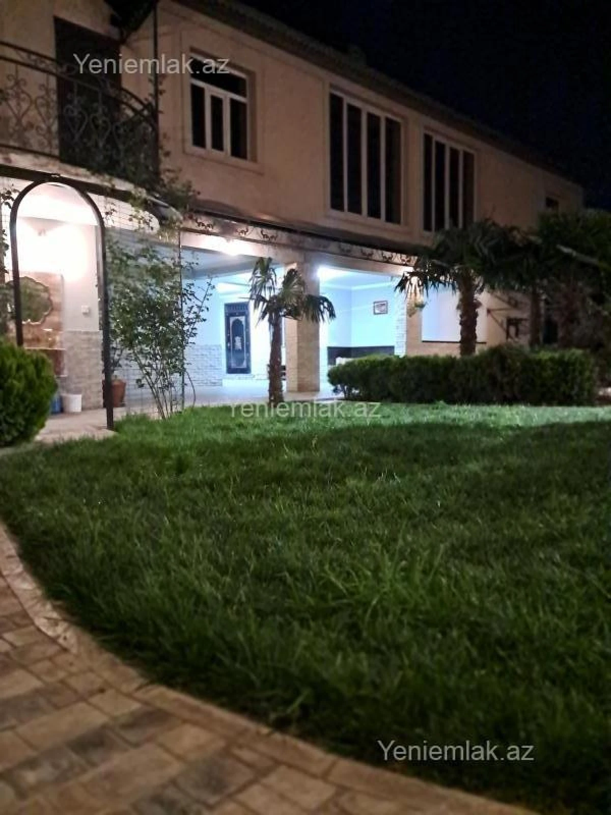 Satılır 7 otaqlı həyət evi 450 m²