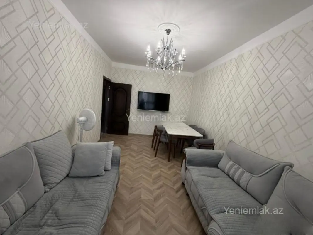 Satılır 4 otaqlı köhnə tikili 105 m²